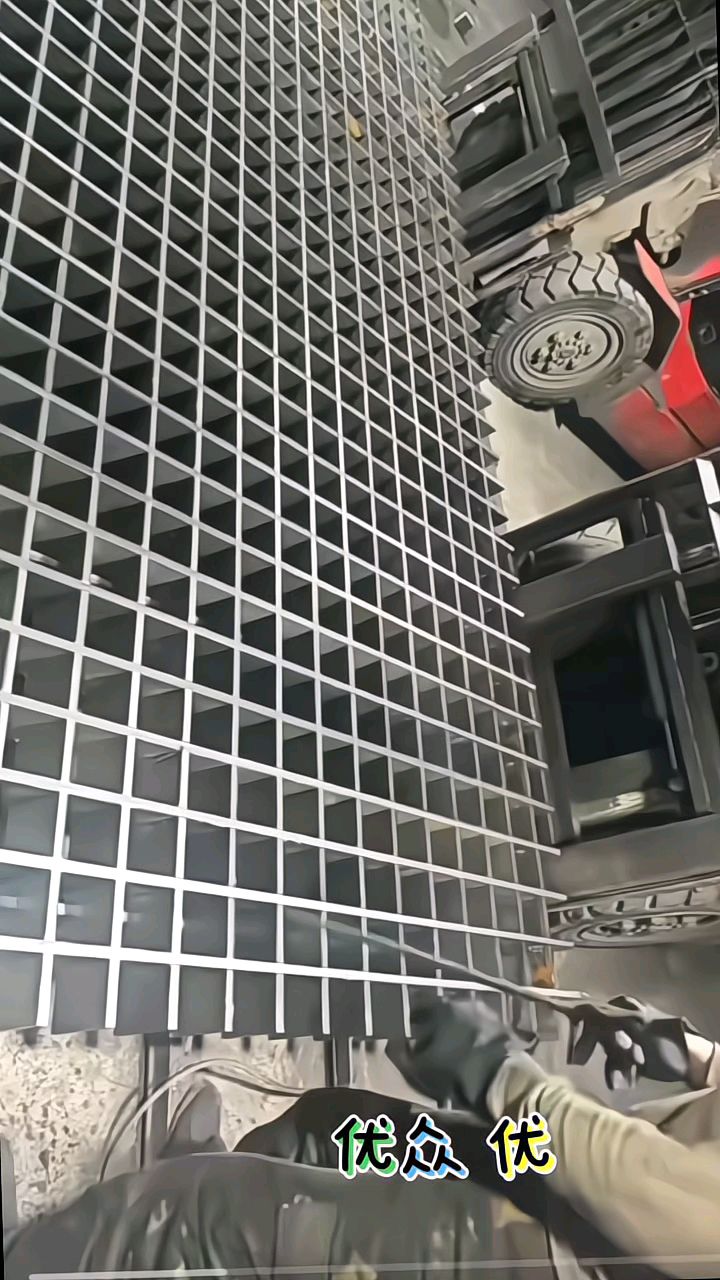 高承载防滑钢格板 密型钢格栅板的工业应用与优势解析